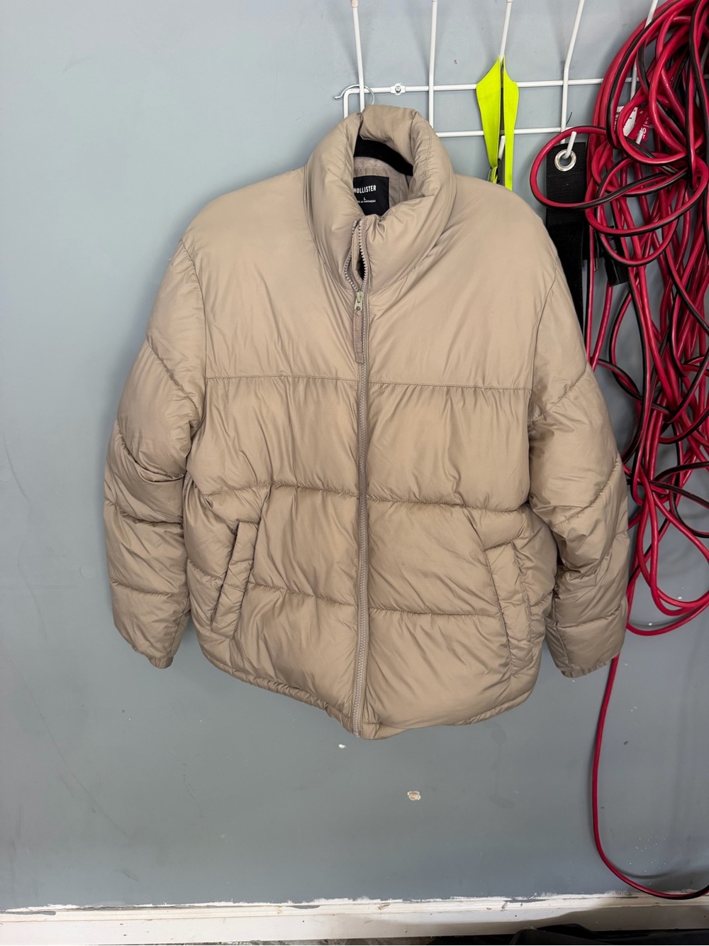Hollister Men's Tan Quilted Puffer Jacket NWOT